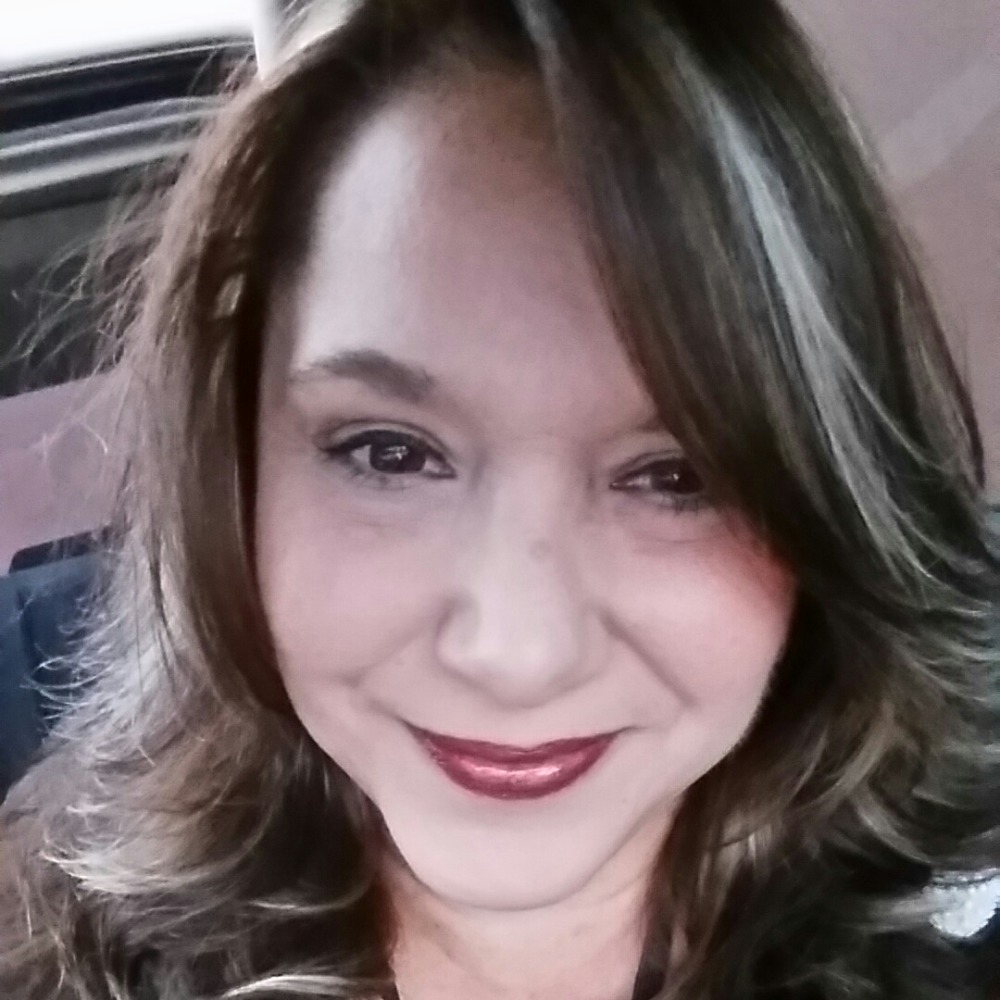 Meet your Posher, Lorie